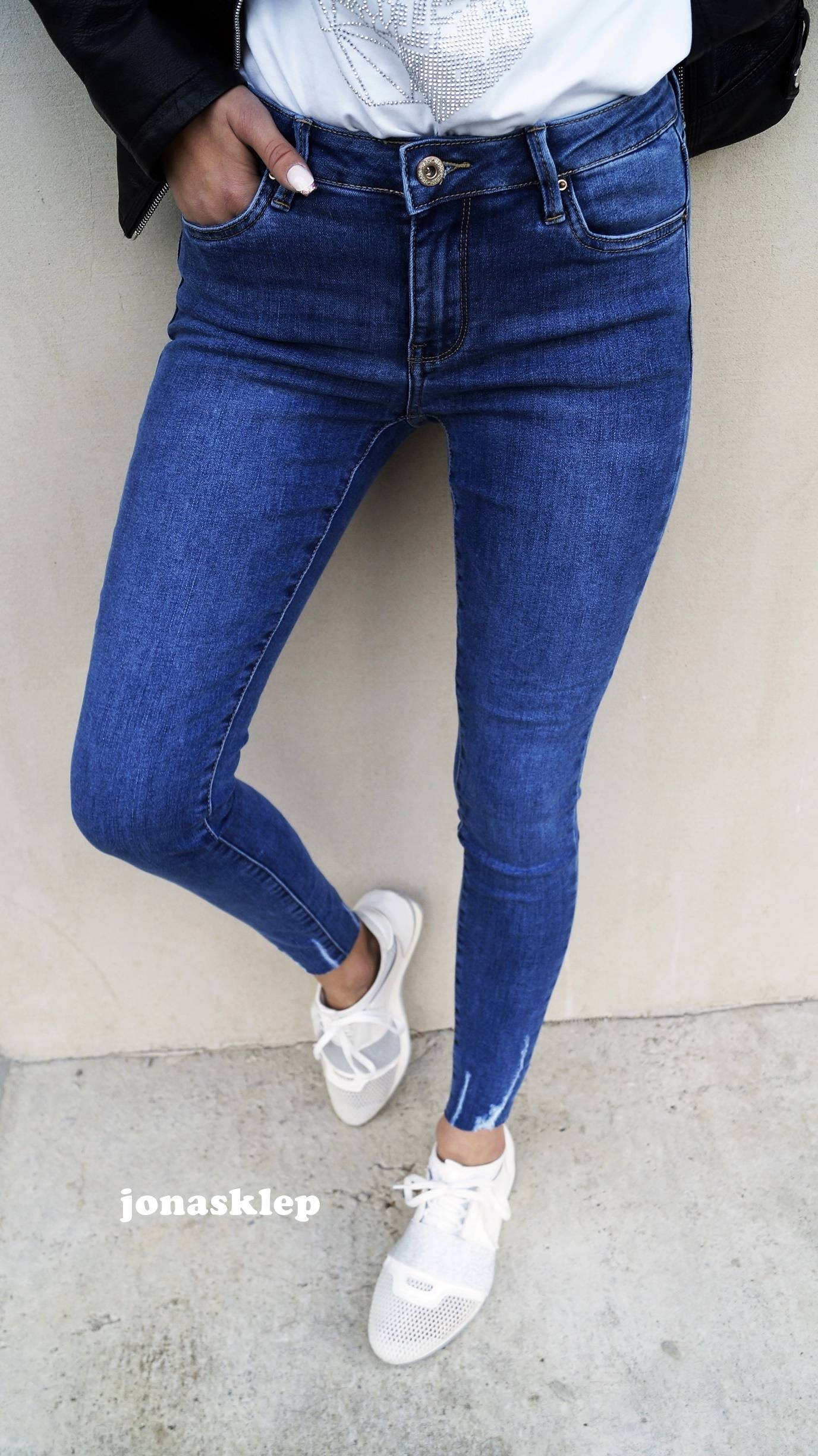 Classic jeans rurki MISS pazurki PUSH UP