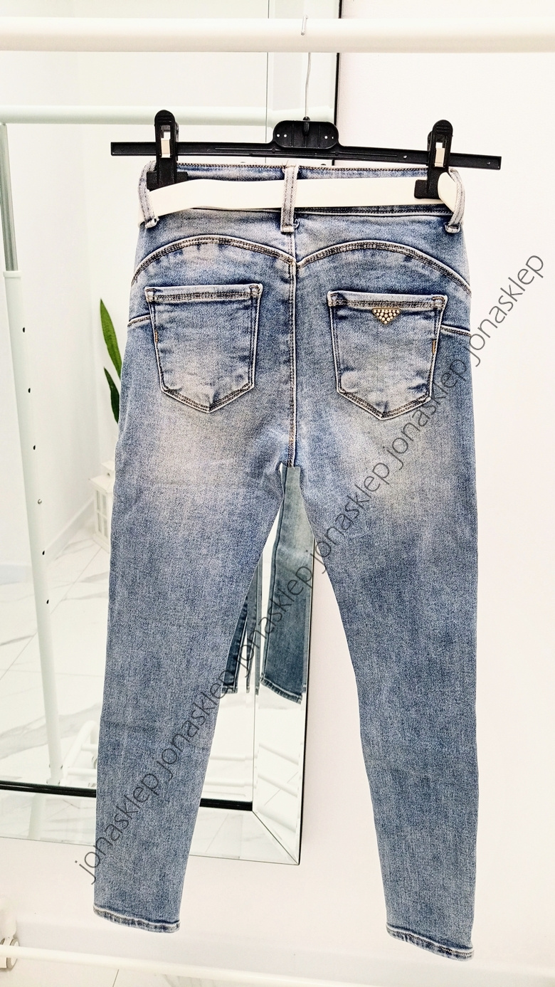 Jeansy damskie PUSH UP casual jasne