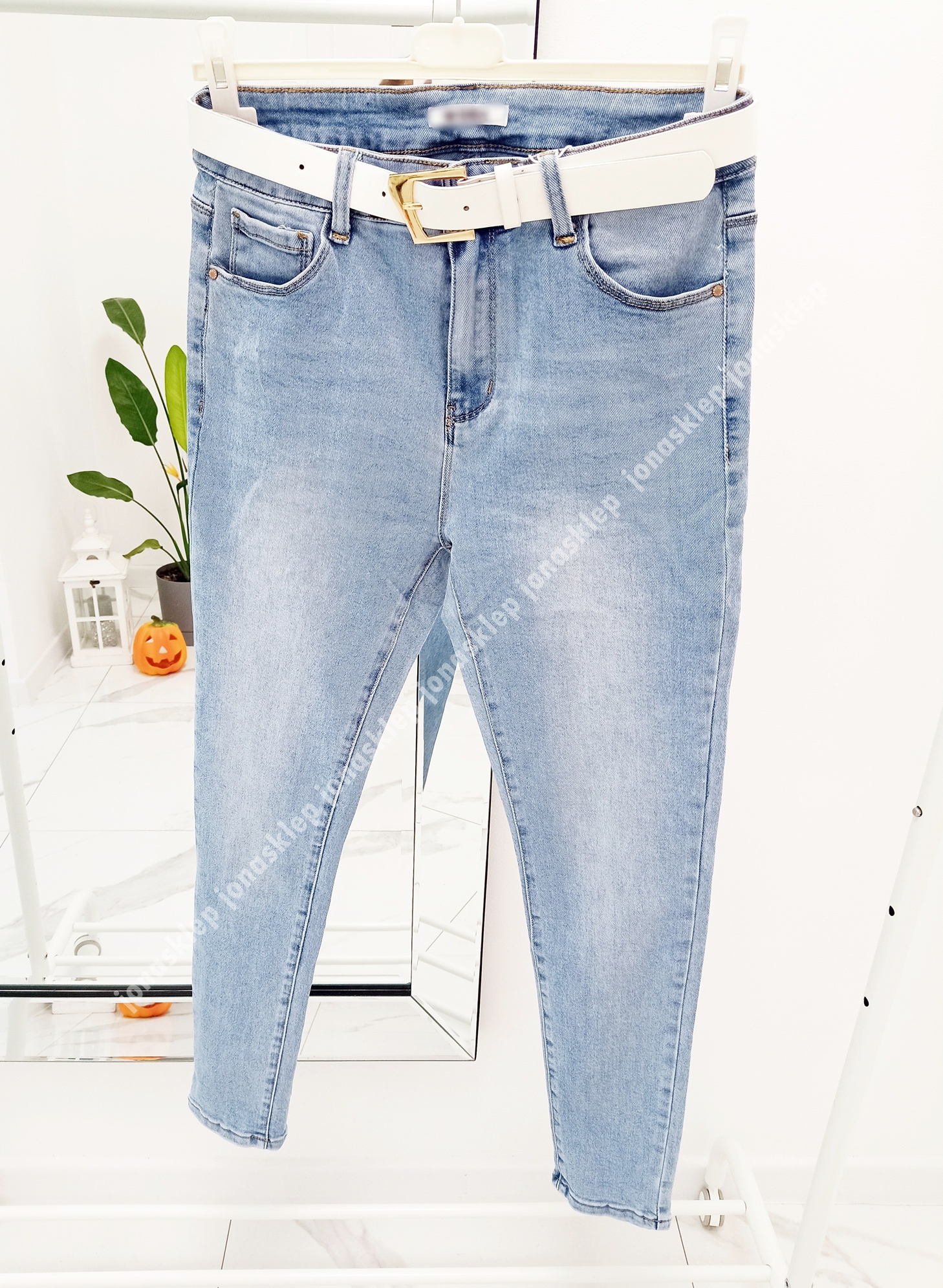 Jasne jeansy damskie PUSH UP PLUS SIZE