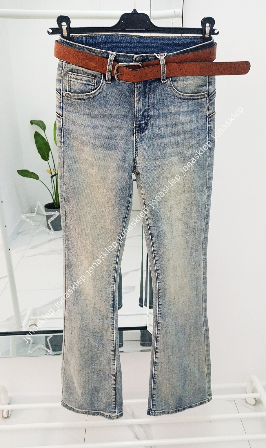 Dopasowane dzwony damskie JEANS push up