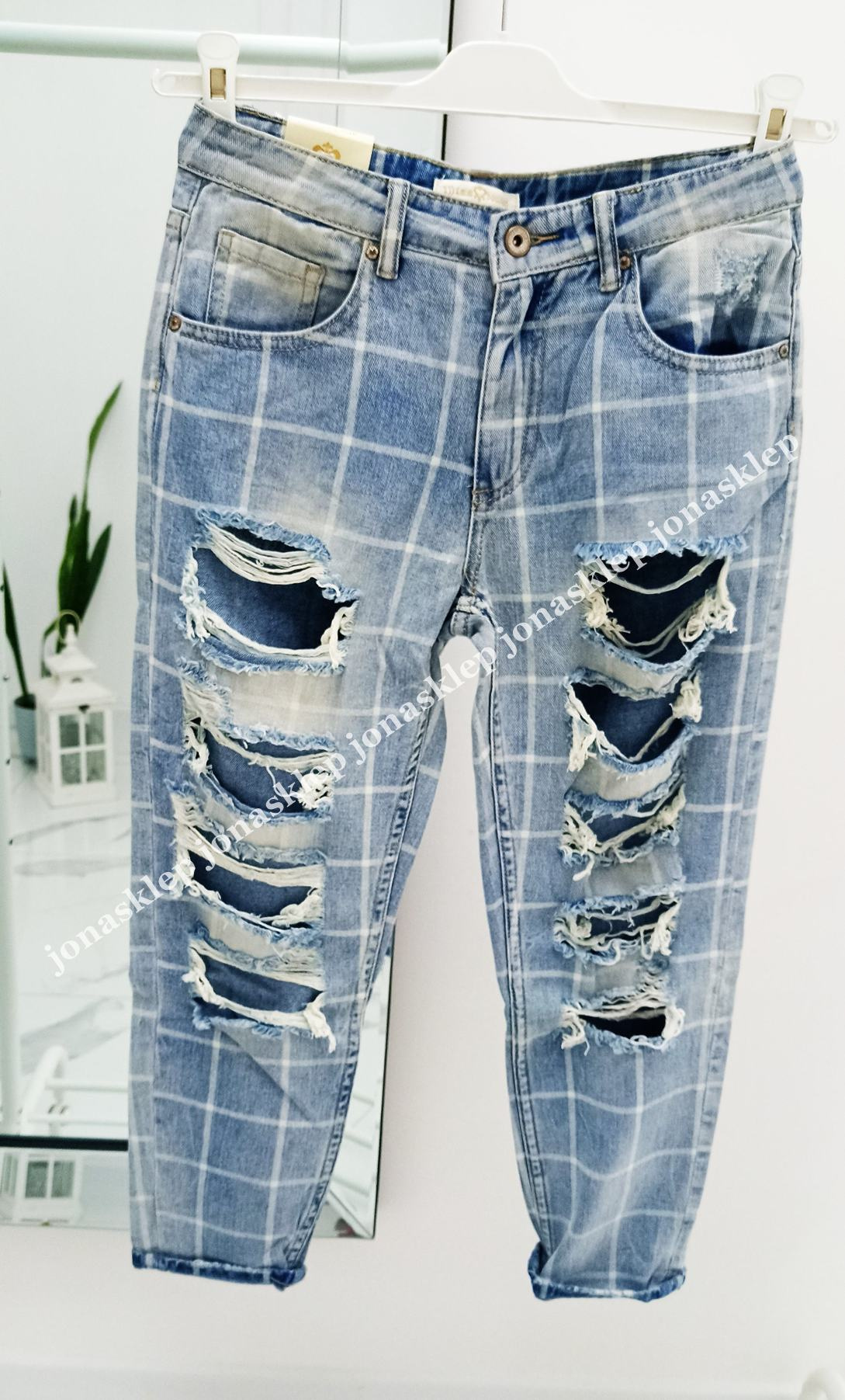 Casual boyfriend z dziurami KRATKA