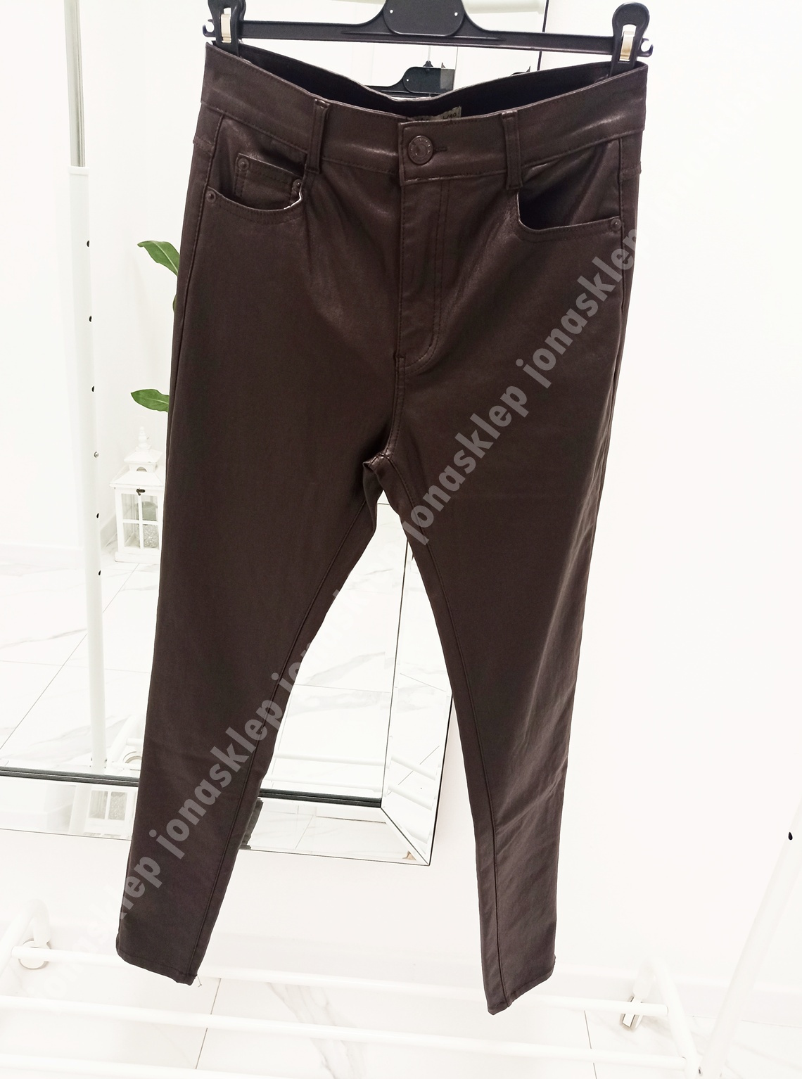 Woskowane czekoladowe spodnie casual PLUS SIZE