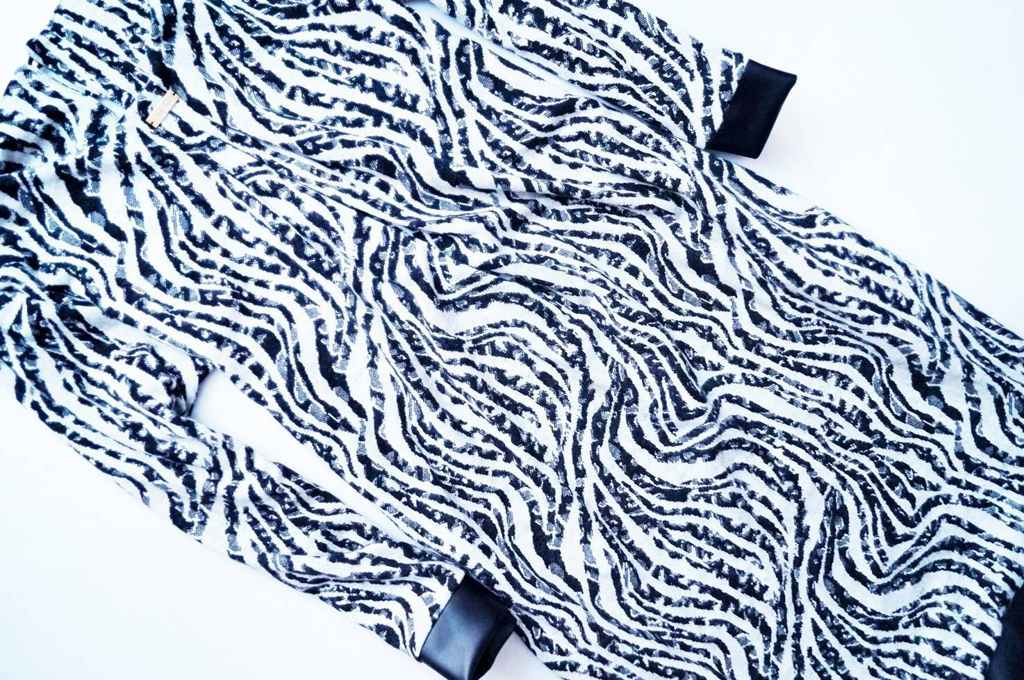 ZJAWISKOWA SUKIENKA zebra LOOK HOT