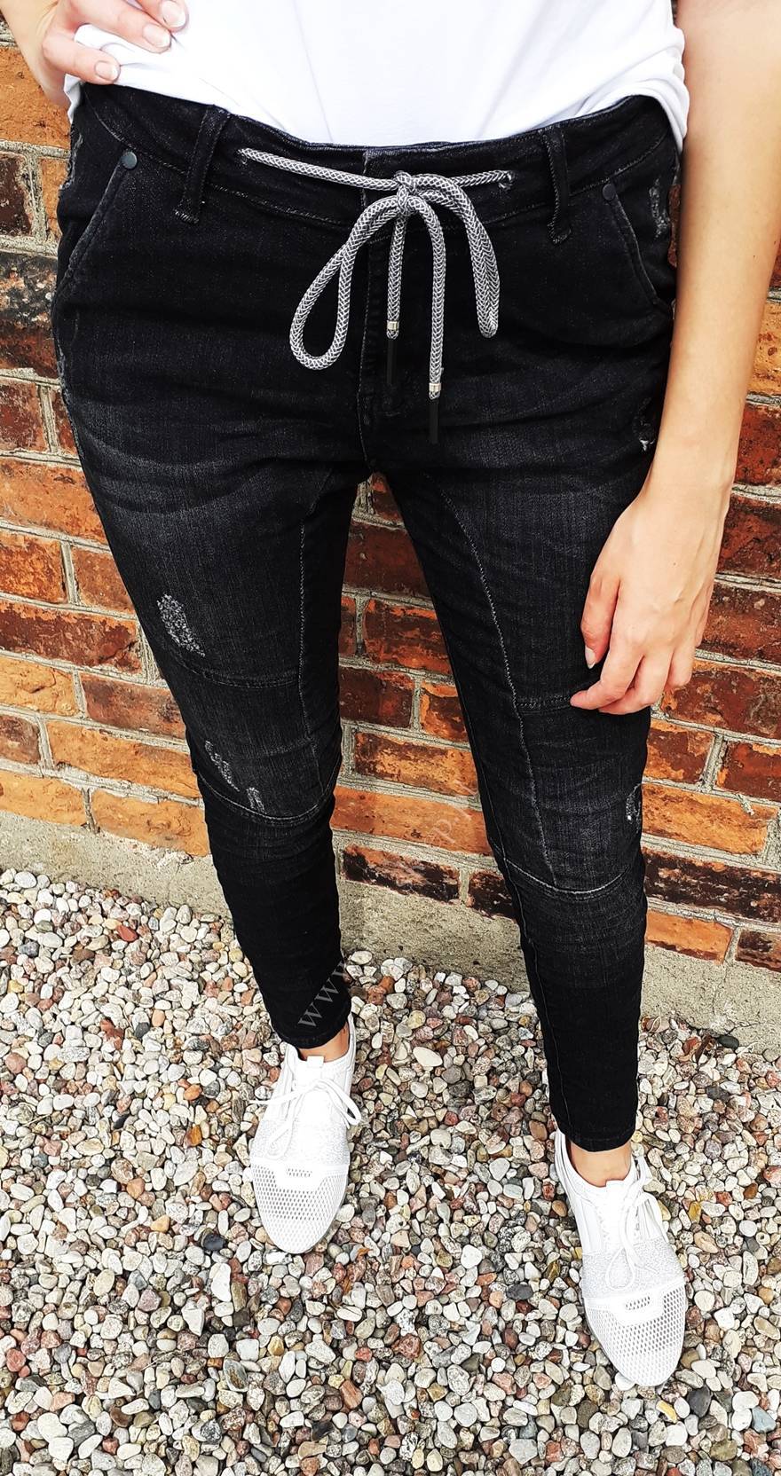 Spodnie NEED BLACK jeans gumka przetarcia